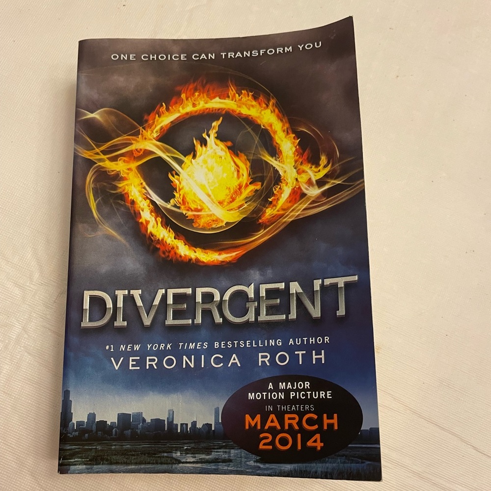 Book| Divergent